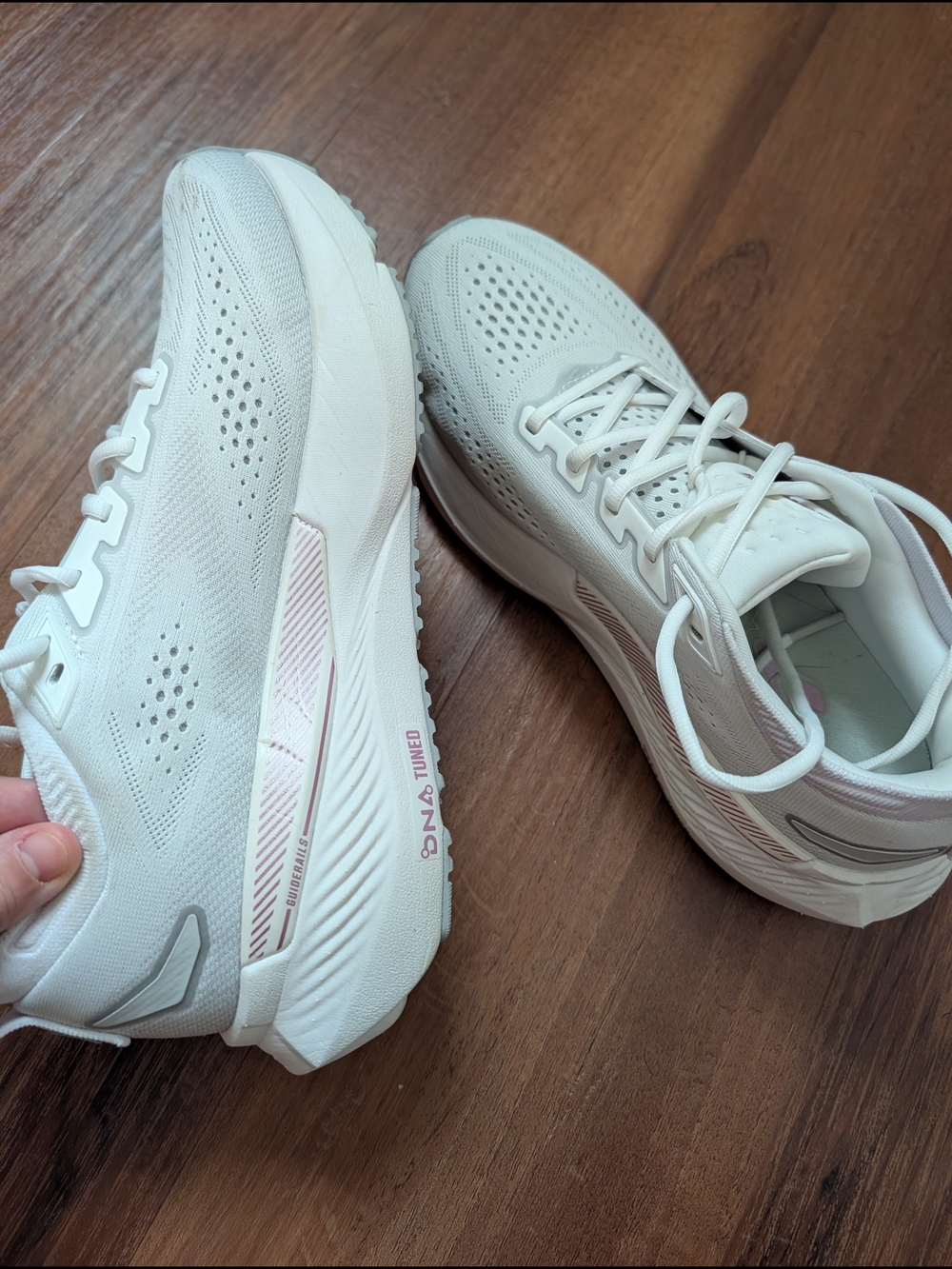 Brooks Glycerin GTS 23 - White/Harbor Mist/Metallic - Women's Size 10 - Picture 7 of 11